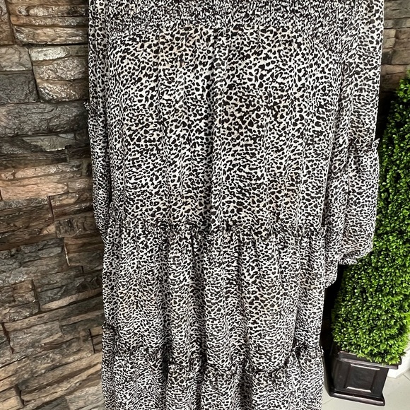 Taylor Monochrome Patterned Long Sleeve Dress - Picture 4 of 14